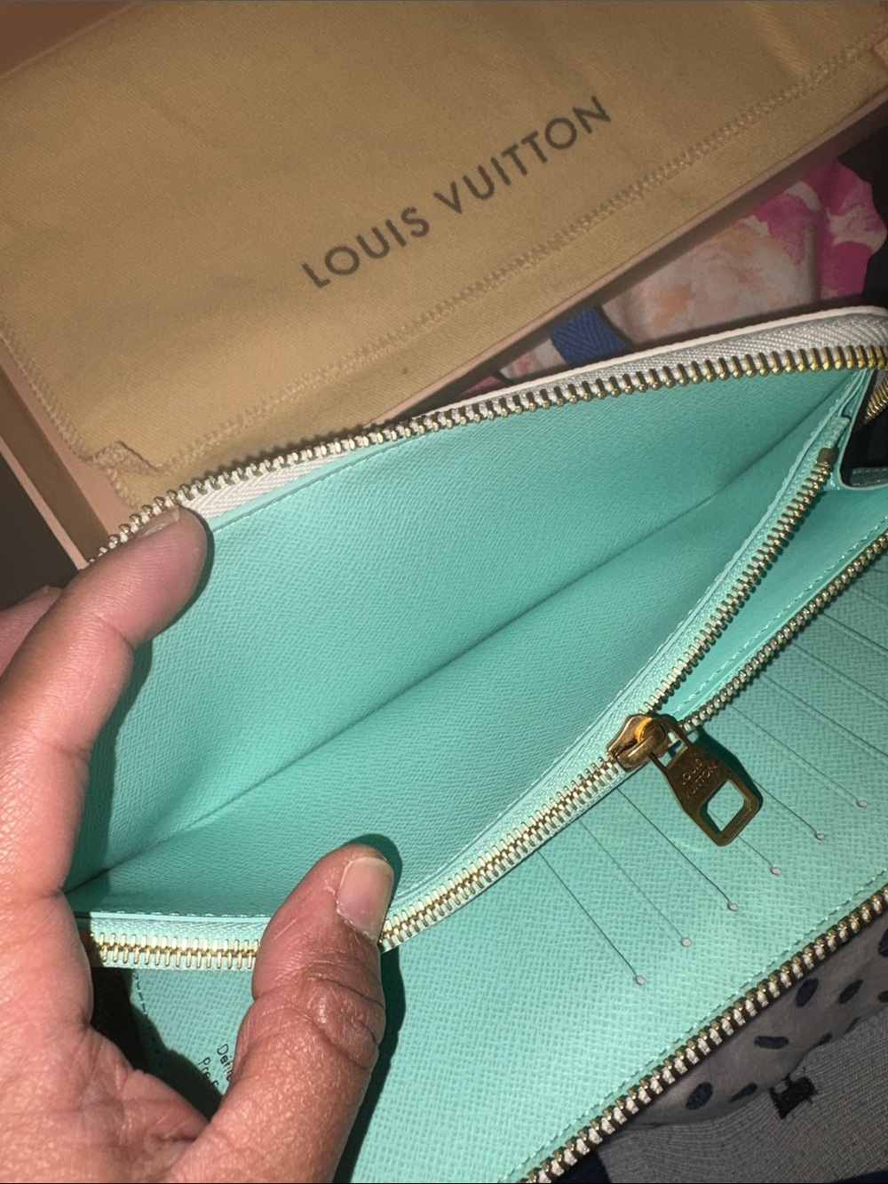 Louis Vuitton Zippy Wallet
Limited Edition Damier
Heritage Canvas - Picture 7 of 13